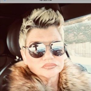 Meet your Posher, Elizabeth